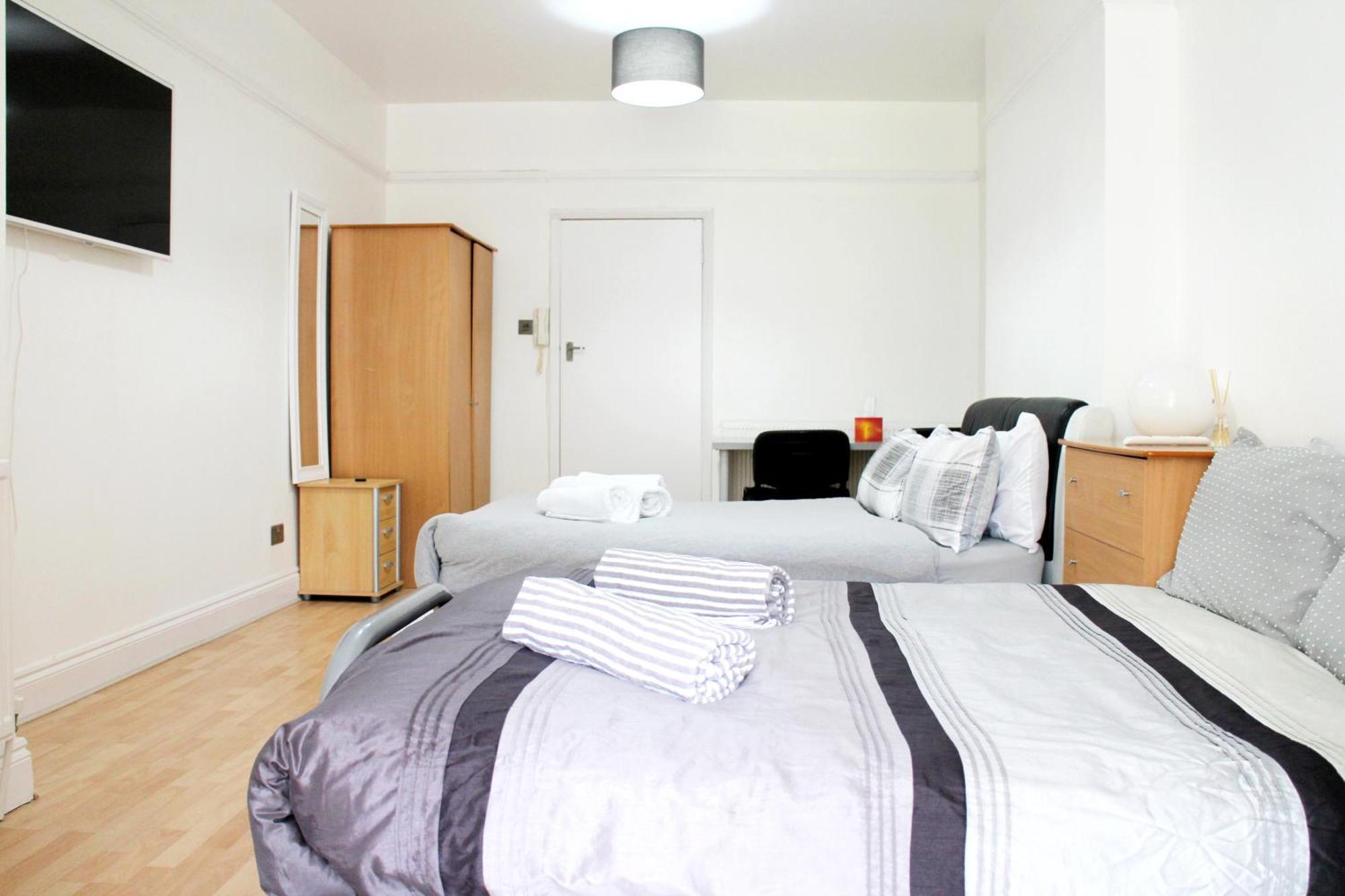 Large Studio Garden Flat On Golders Green Road Londres Exterior foto
